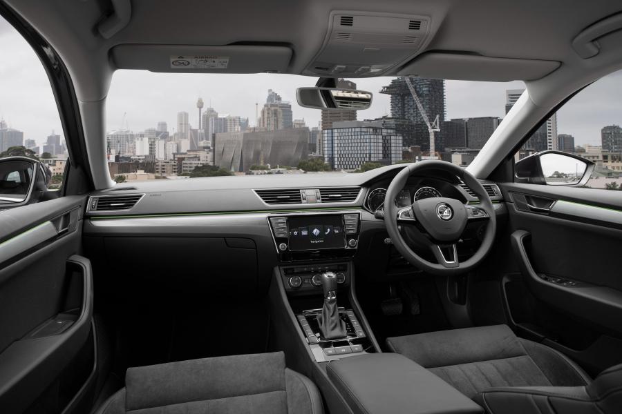  Skoda Superb Wagon 2016 года  (фото 23 из 24)